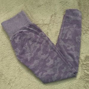NVGTN Camo Seamless Leggings in Purple (medium)